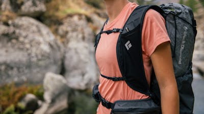 Running vest-inspired shoulder straps with extra storage pockets makes for comfortable and dynamic carrying system.
